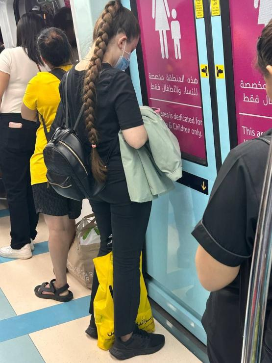 То самое фото, сделанное в дубайском метро. Фото: соцсети