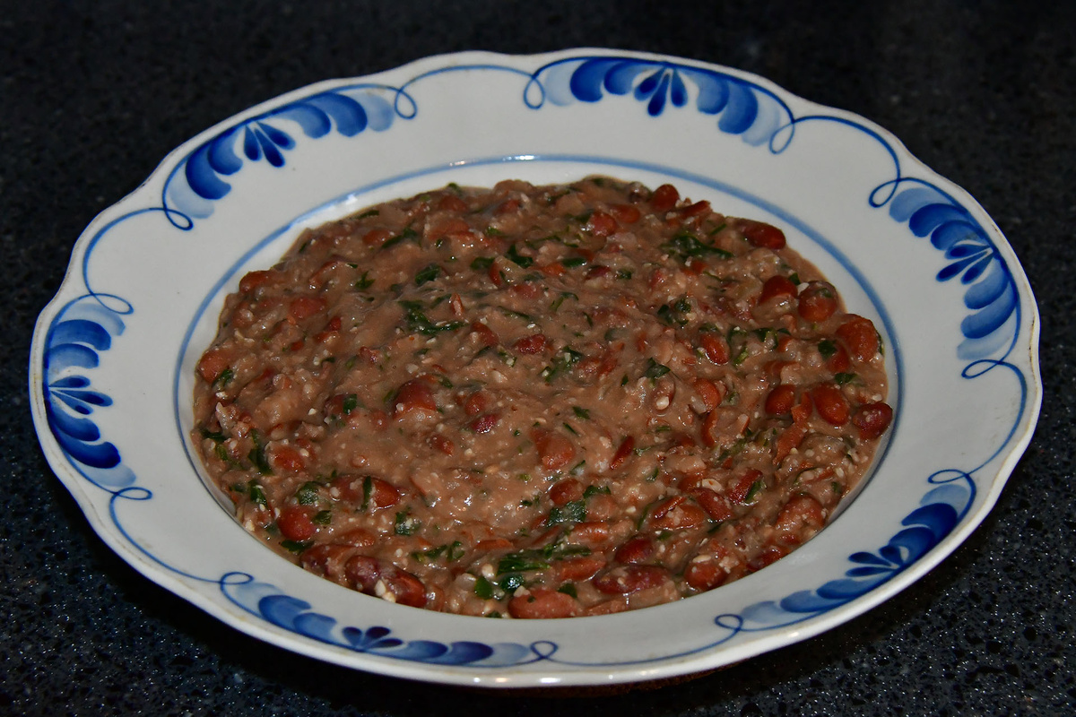 Фасоль с грецкими орехами
