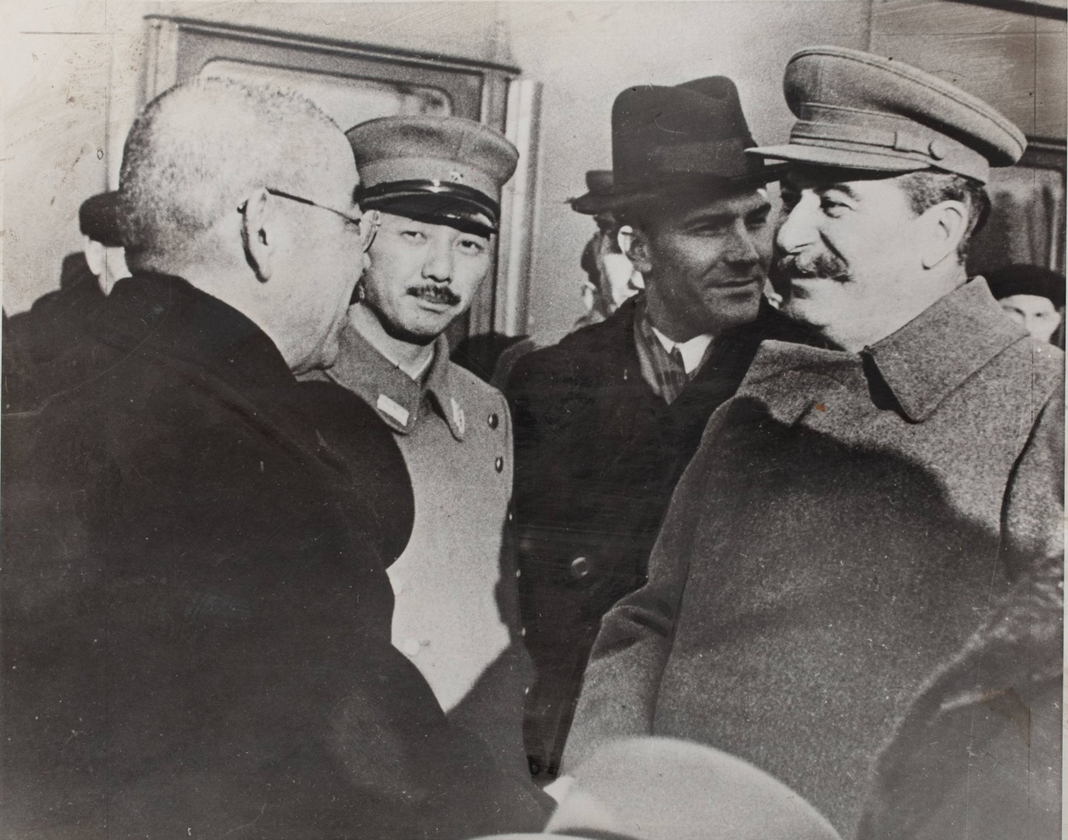 Сталин и министр иностранных дел Японской империи Ёсуке Мацуока 13.04.1941.