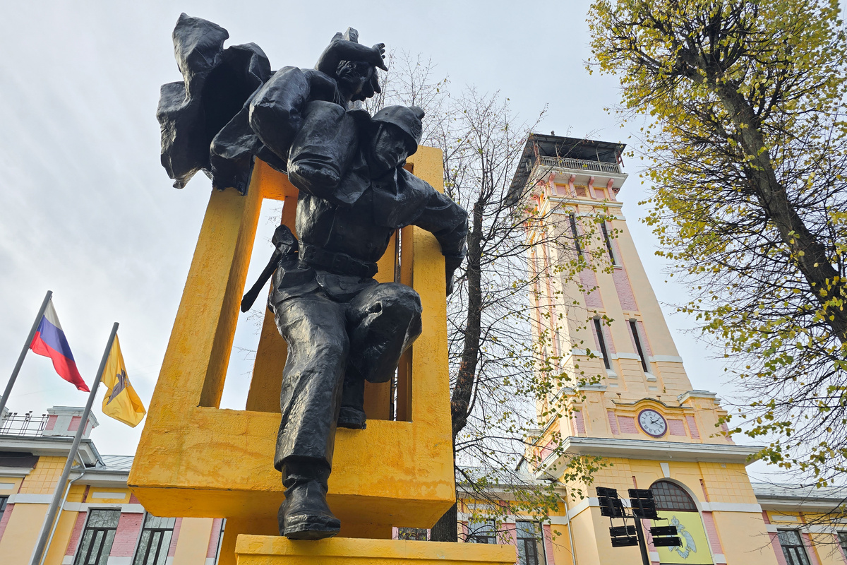 Памятник пожарным и Каланча