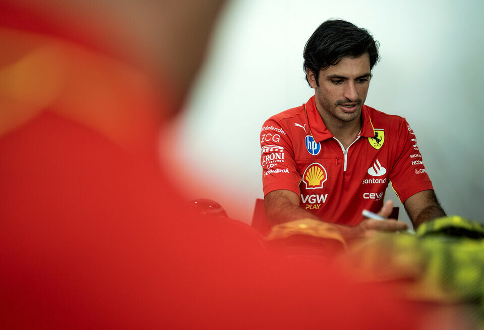    Сайнс отреагировал на слова Бинотто об отказе подписать ХэмилтонаFerrari