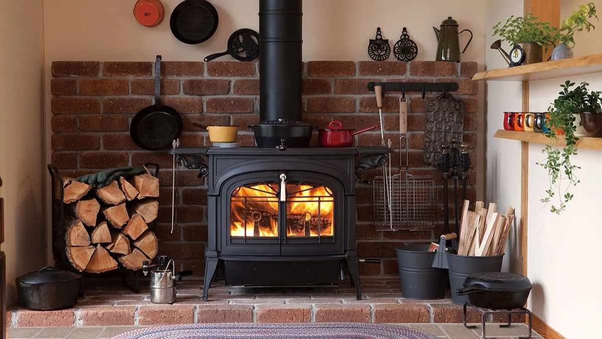 И, с учётом того, что сейчас происходит в Подлунном мире, оборудовать частный дом современной печкой должен каждый вдумчивый, прогрессивный и развитый хозяин...