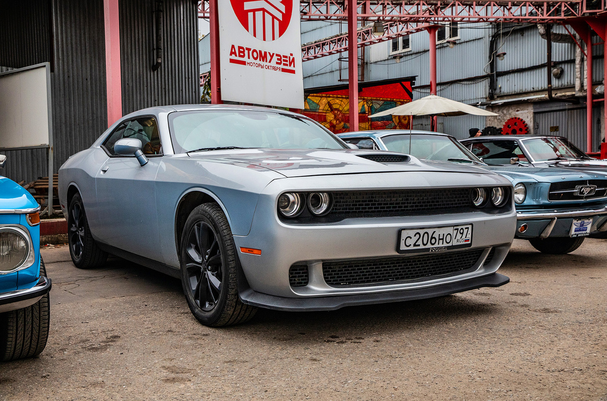    Открытие и закрытие сезона участники клуба DreamCars традиционно отмечают в формате выставки, а площадкой для её проведения становится территория паркинга музея «Автомобили мира» («Моторы Октября»).   
Светлана Парфенова