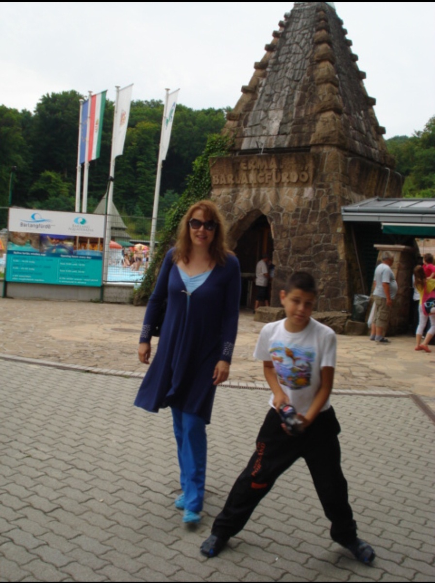 Мы с сыном после посещения купален в Мишкольце. Фото автора.