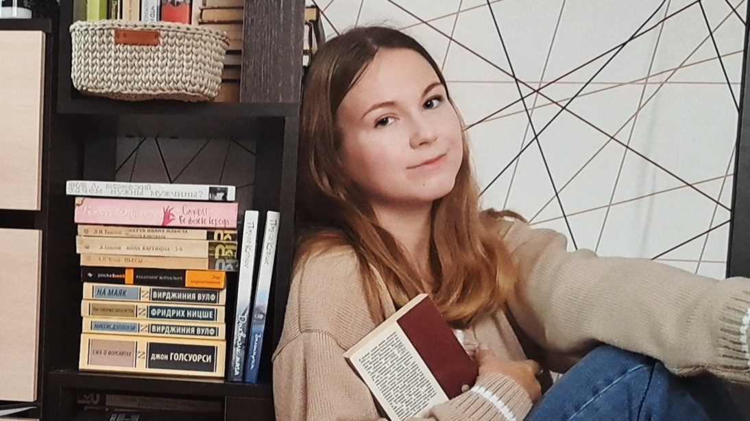 Фото автора канала, надеющегося, что однажды все книжки, которые зависли на Авито, найдут новый дом