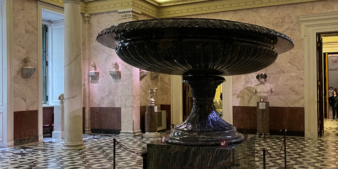 «Царица ваз». Колываанская ваза в Государственном Эрмитаже.