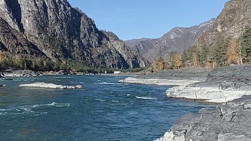 Остановились перекусить в долине Катуни, где должна была строиться Катунская ГЭС