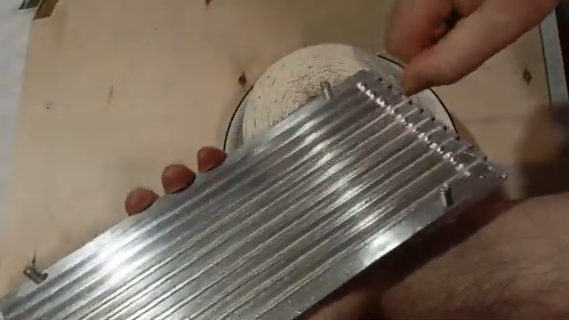 Если вы ищете интересное занятие, я рекомендую попробовать сделать свечи своими руками. Это не только увлекательный процесс, но и возможность создать что-то уникальное и прекрасное, что будет радовать и согревать души вас и ваших близких. Творите, экспериментируйте и делитесь своими произведениями с миром — и, вполне возможно, вы откроете для себя новые горизонты творчества! https://vk.com/@180074622-top-9-svechnyh-form-sergeya-mauzera-simvolizm-i-metafory