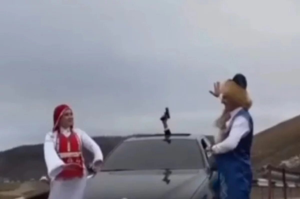    В Башкирии молодая пара на никахе устроила стрельбу