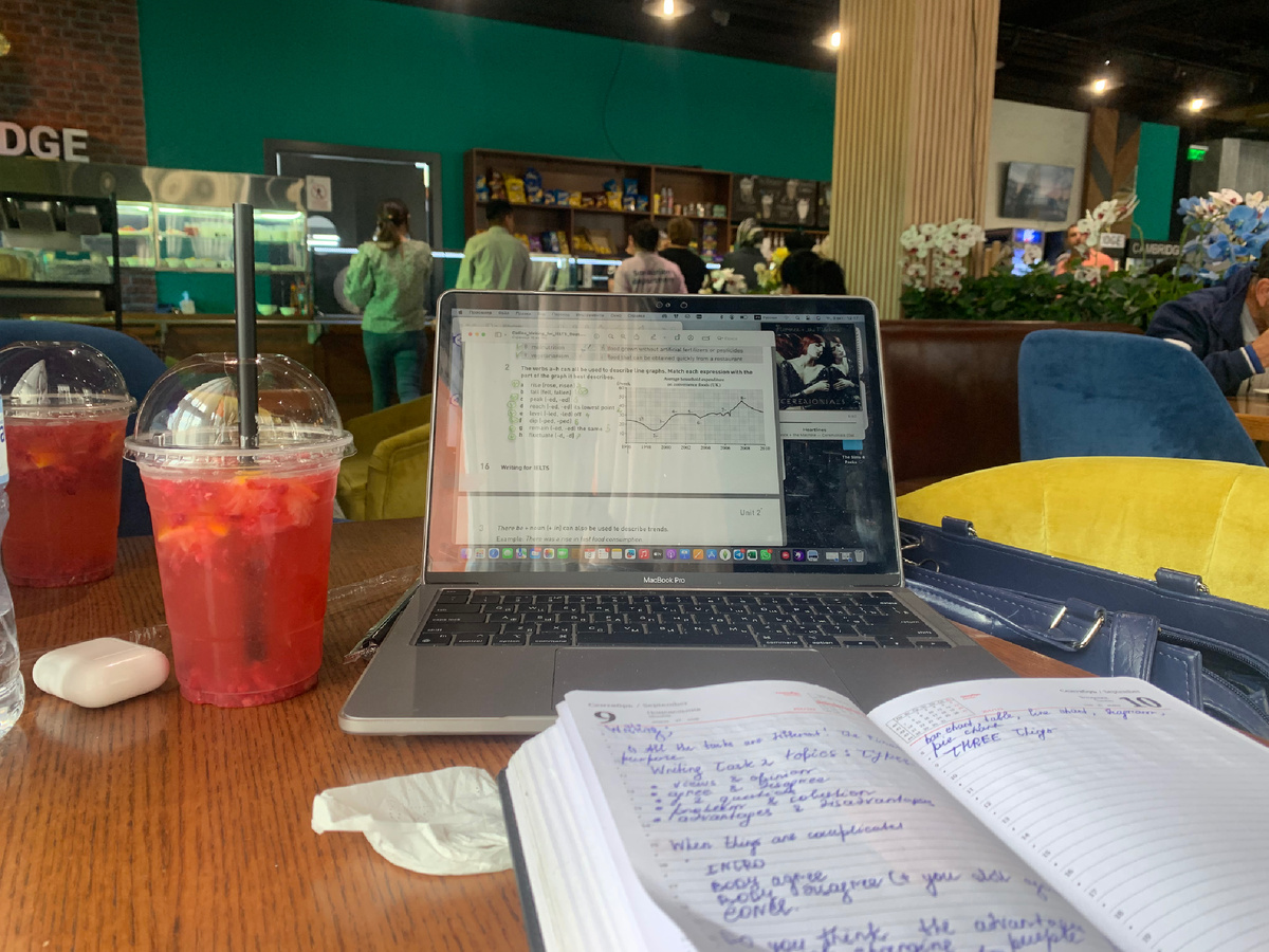 Мы решили освежиться, т.к. поблизости не нашли ничего подходящего ;(