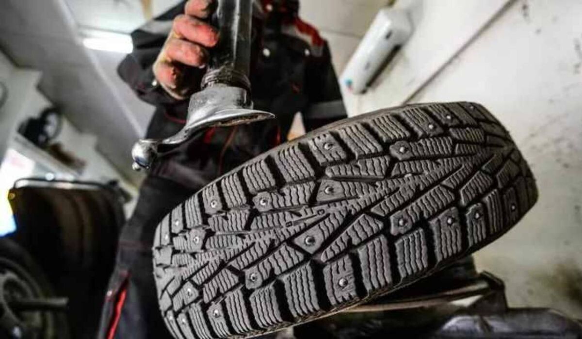     Шиномонтаж. Источник: ria.ru Автор фото: Константин Чалабов