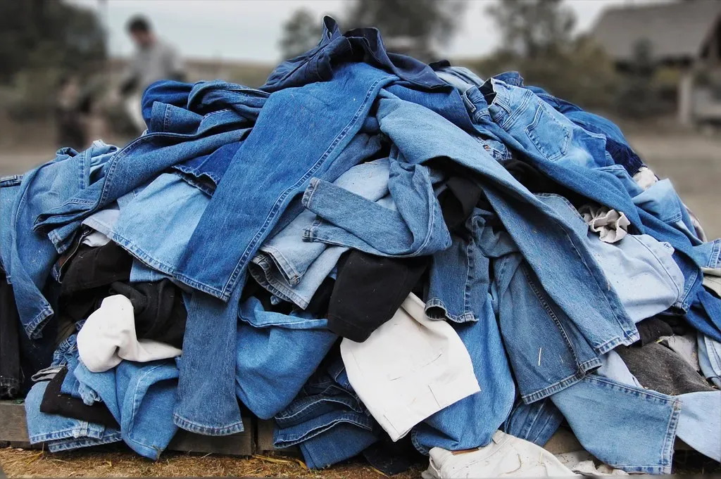 Источник: https://indonesian.alibaba.com/product-detail/Denim-Jeans-Pants-High-Quality-Stock-1600600600649.html