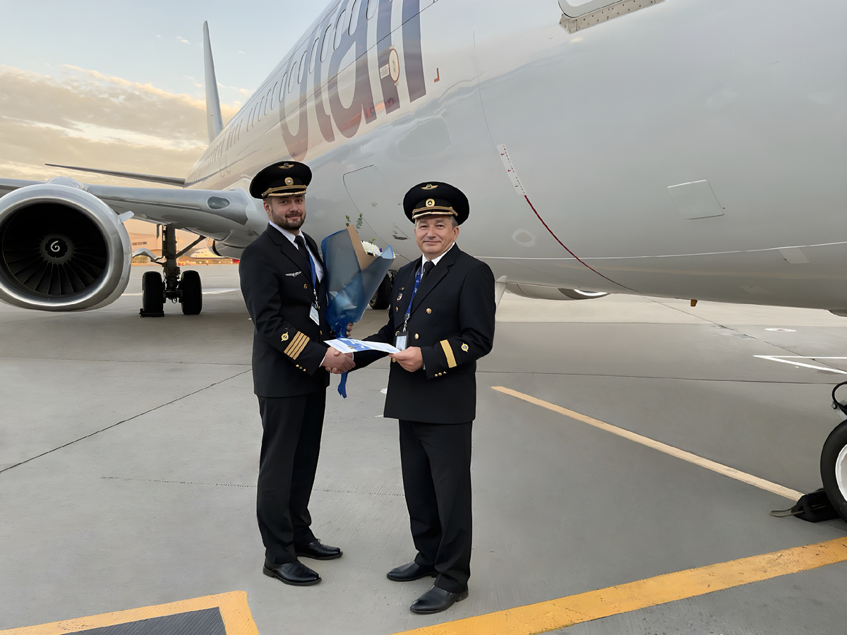 Командир воздушного судна Boeing-737 Иван Новиков и командир летного отряда №8 Анатолий Шолохов