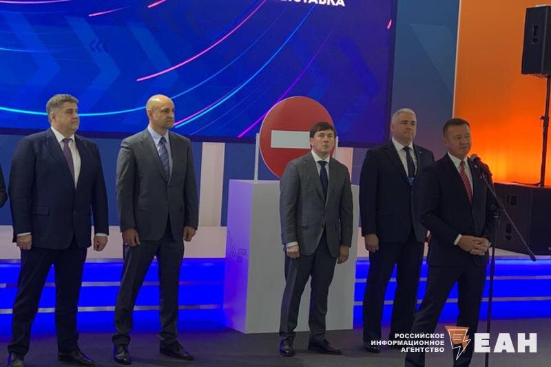    ЕАН. Министр Роман Старовойт объявил на выставке о начале работы над нацпроектами