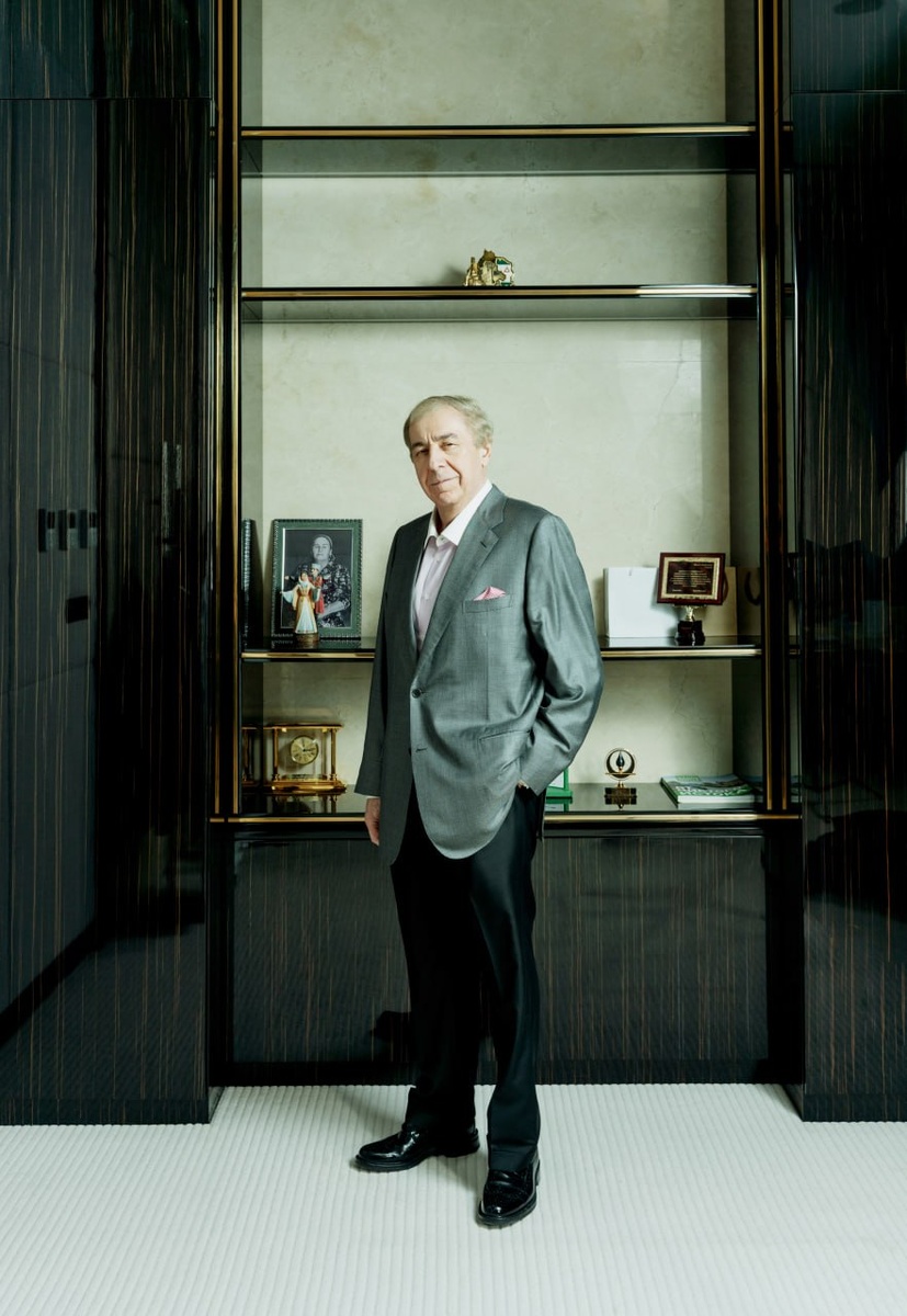 Михаил Гуцериев в своем офисе