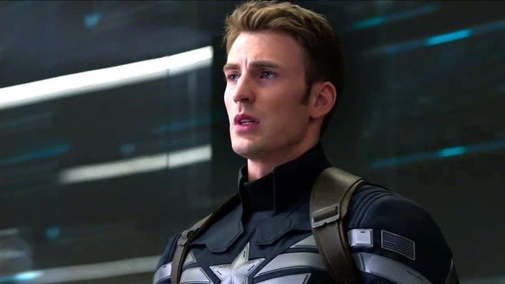 Крис Эванс, так уж получилось, сыграл самого патриотичного и «правильного» заокеанского супергероя – Капитана Америку. 