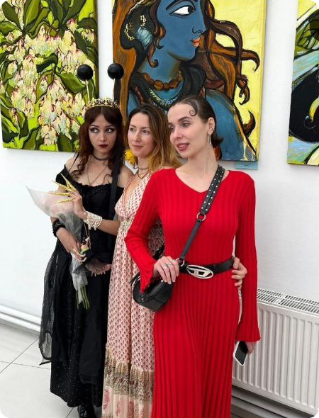 Художницы Ирич Дубнич, Виктория Гончаренко и Анна Володько (слева направо)