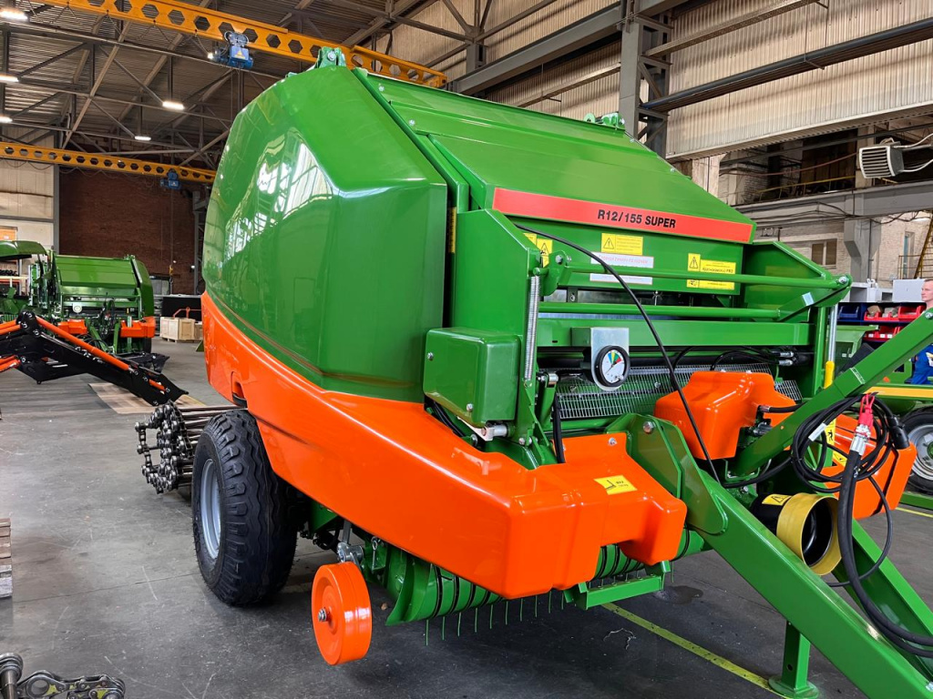 Прес-подборщик с кожухами 