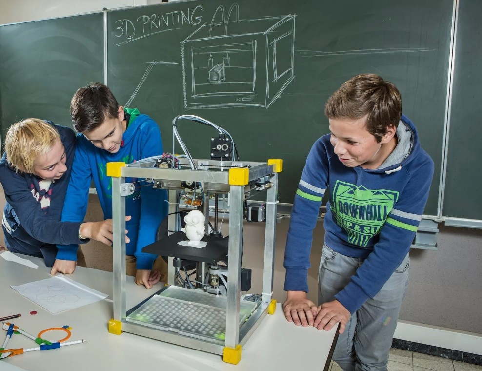 3D моделирование — одна из наиболее захватывающих и перспективных областей, поэтому сегодня широко востребована и в сфере образования.