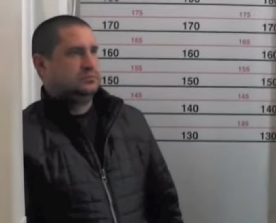    Ткач Няганьский во время одного из задержаний. Скриншот видео с youtube-канала "прайм крайм"