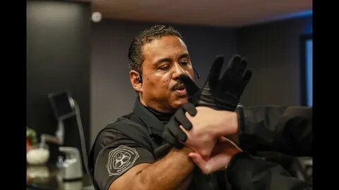 Дейл Браун. Фото с сайта https://www.youtube.com/watch?v=22L0EZOMgpY