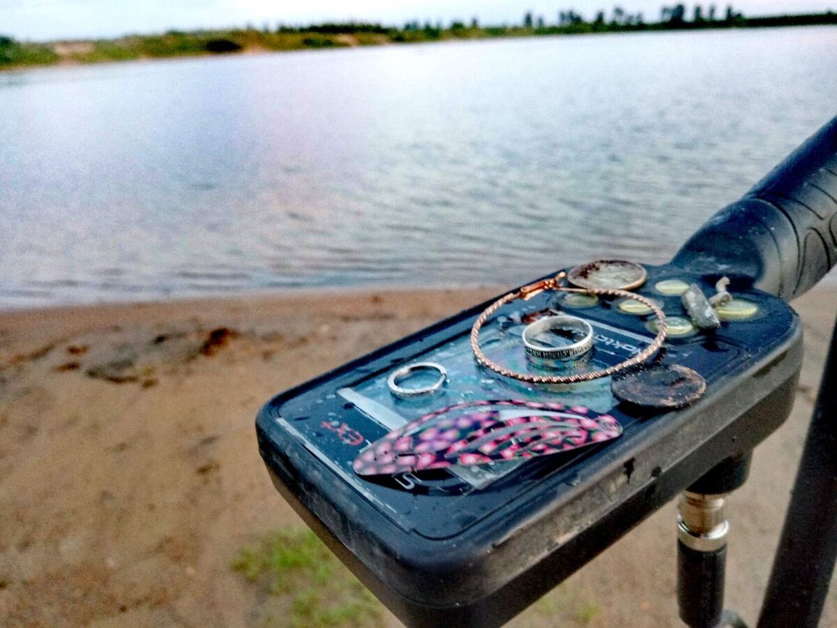 Пляжный улов из воды