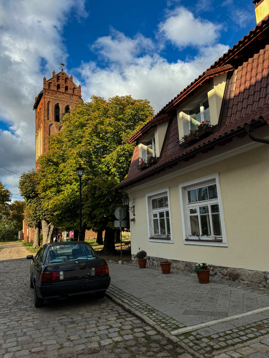 пос. Железнодорожный, Калининградская область. Вид на кирху Гердауэна. Фото Берега Балтики