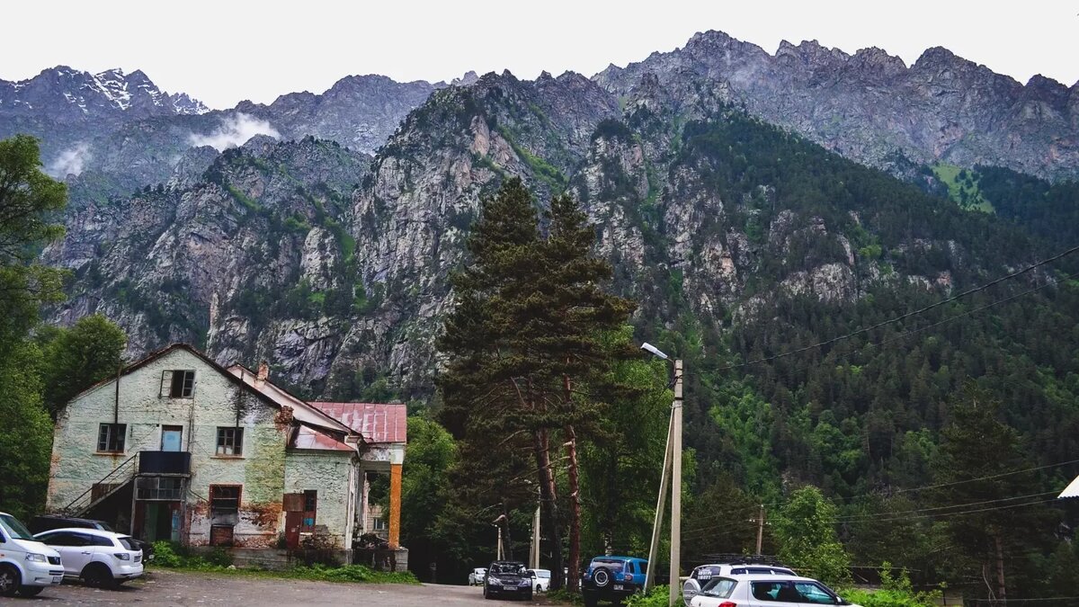 Отельеры в Домбае взвинтили цены на ноябрьские праздники. Фото: 1MI