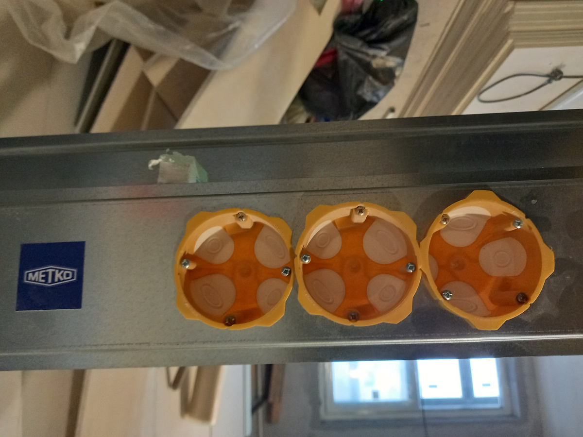 Подрозетник с защитой класса IP63,глубина 38 мм 