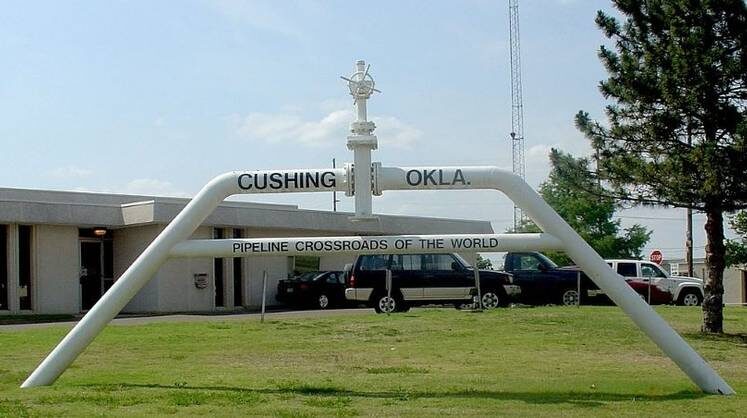    CC BY-SA 2.5 Примечательный монумент "Пересечение нефтепроводов" в американском городе Кушинг, ставшим одним из основных торговых хабов для сырой нефти в этой стране.