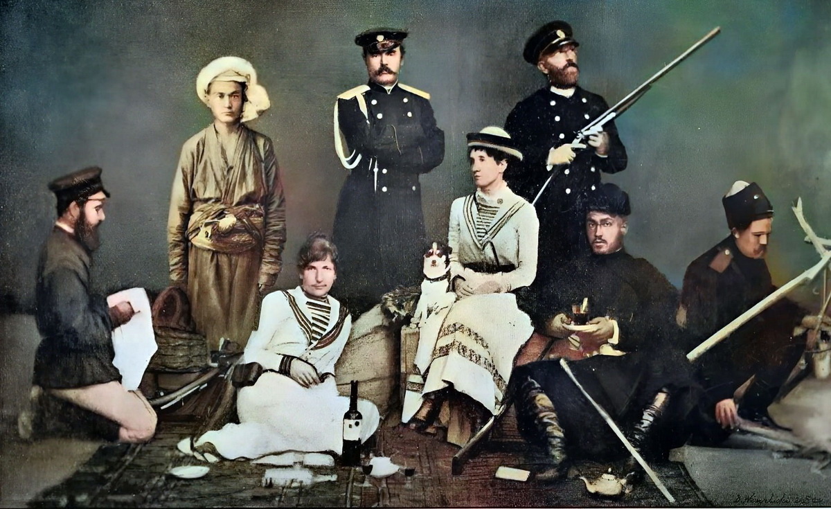 Фото членов экспедиции . Приведено в интернет-издании https://drevlit.ru/docs/central_asia/XIX/1880-1900/Zhilinskaya_E/text.php