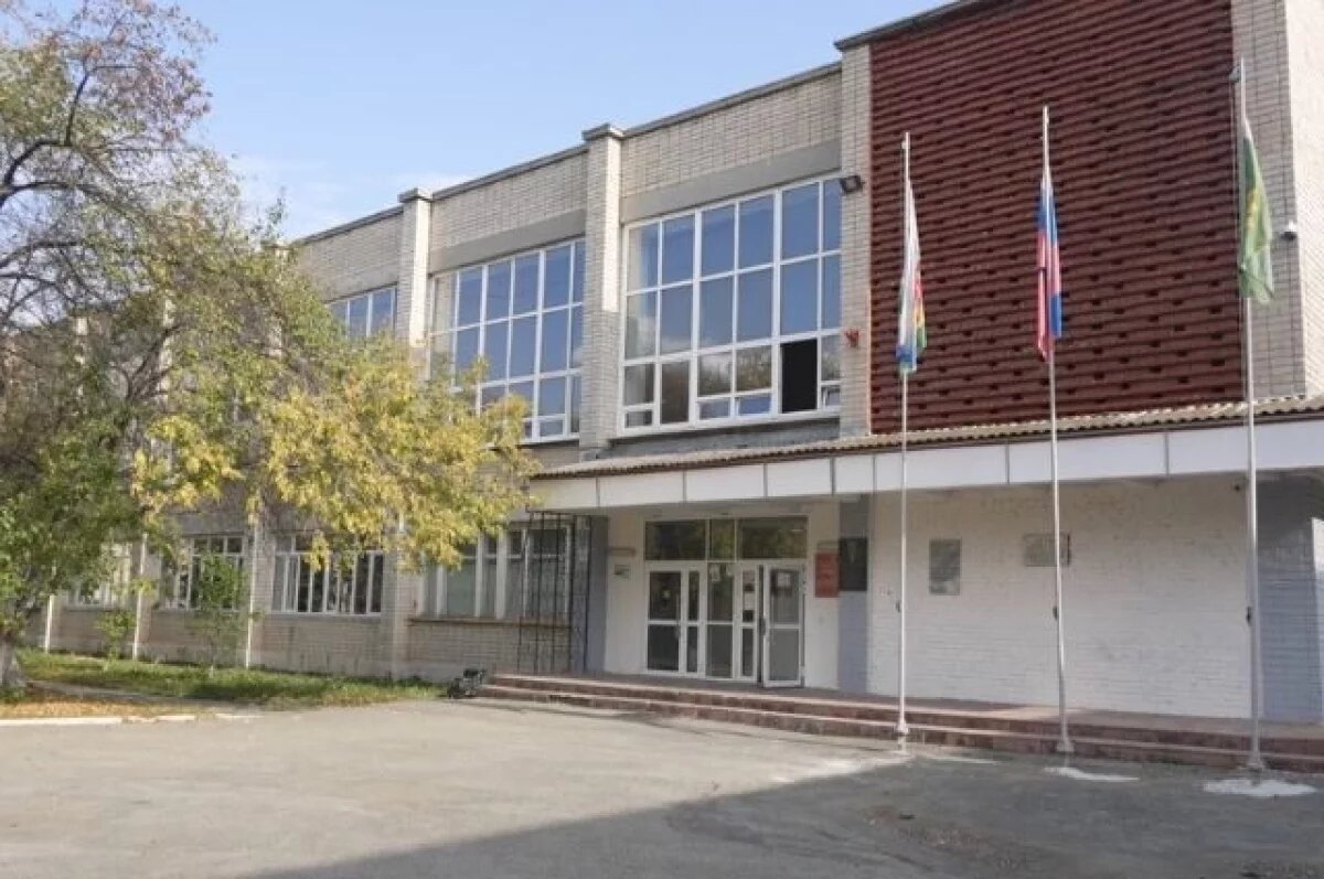    «Атом» устанавливает окна в техникуме Березовского