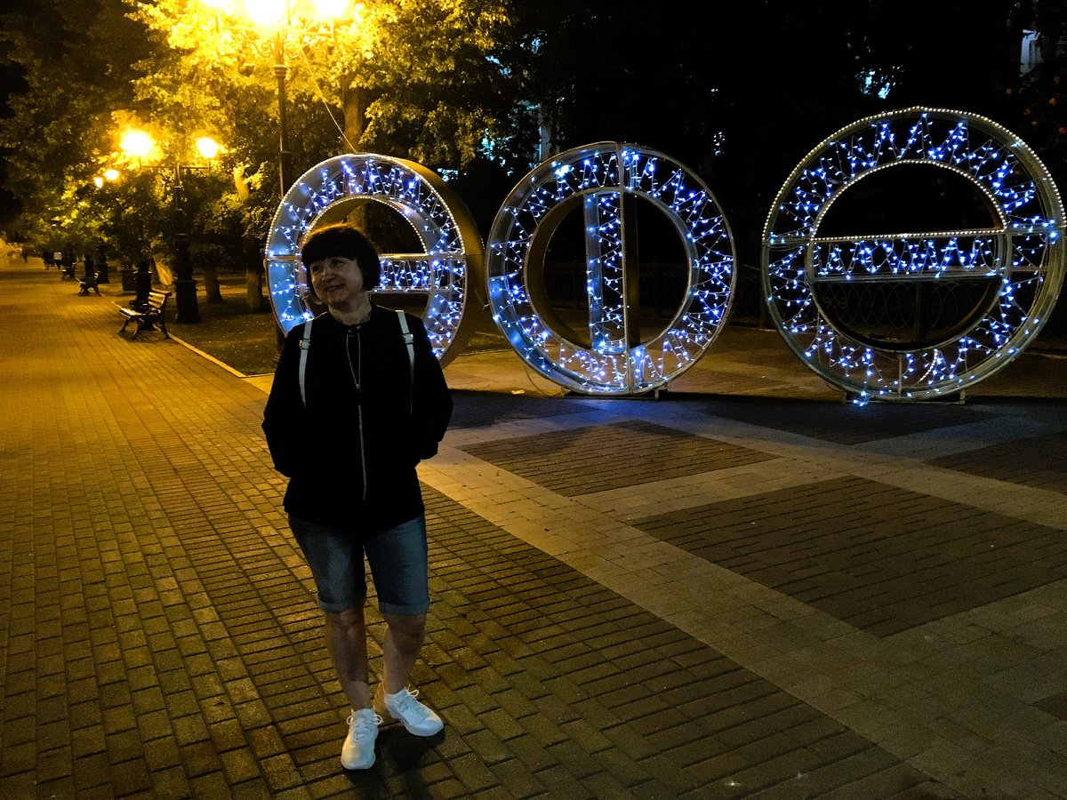 На фоне надписи «Уфа» — по-башкирски.