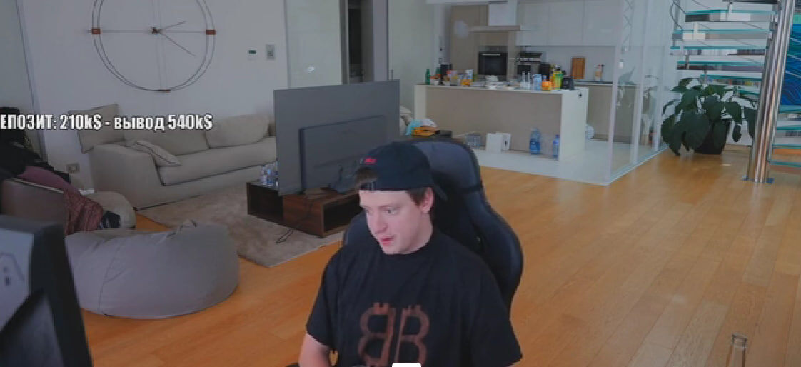 Стример Мелстрой угрожает Витусу (Источник: https://vimeo.com/1020155809?share=copy#t=0)