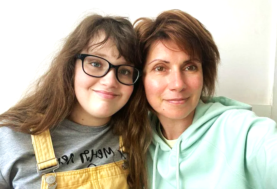 на фото Светлана Зейналова с дочкой Александрой