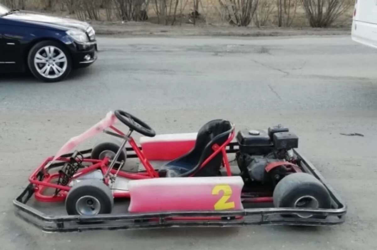    В Тюмени возле ТРЦ карт врезался в коляску с младенцем