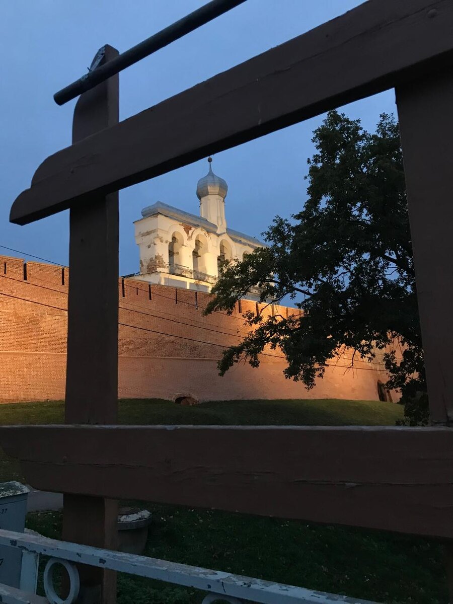 стены новгородского Кремля и звонница Софийского собора