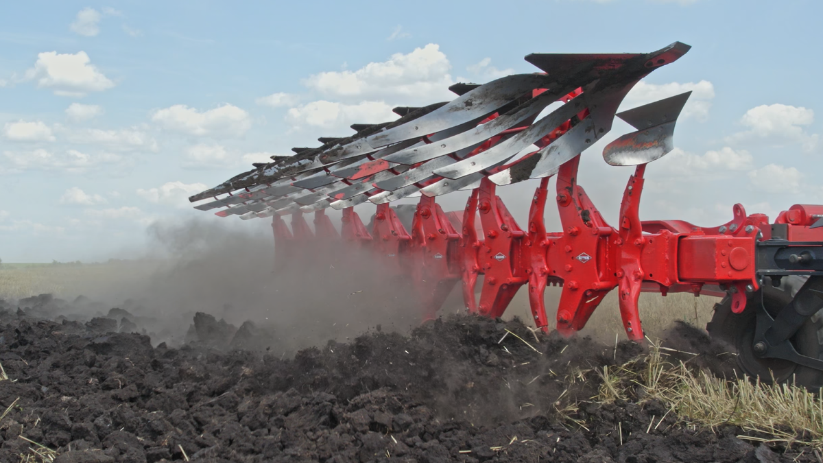 Оборотный плуг на опорном колесе Multi-Leader XT 