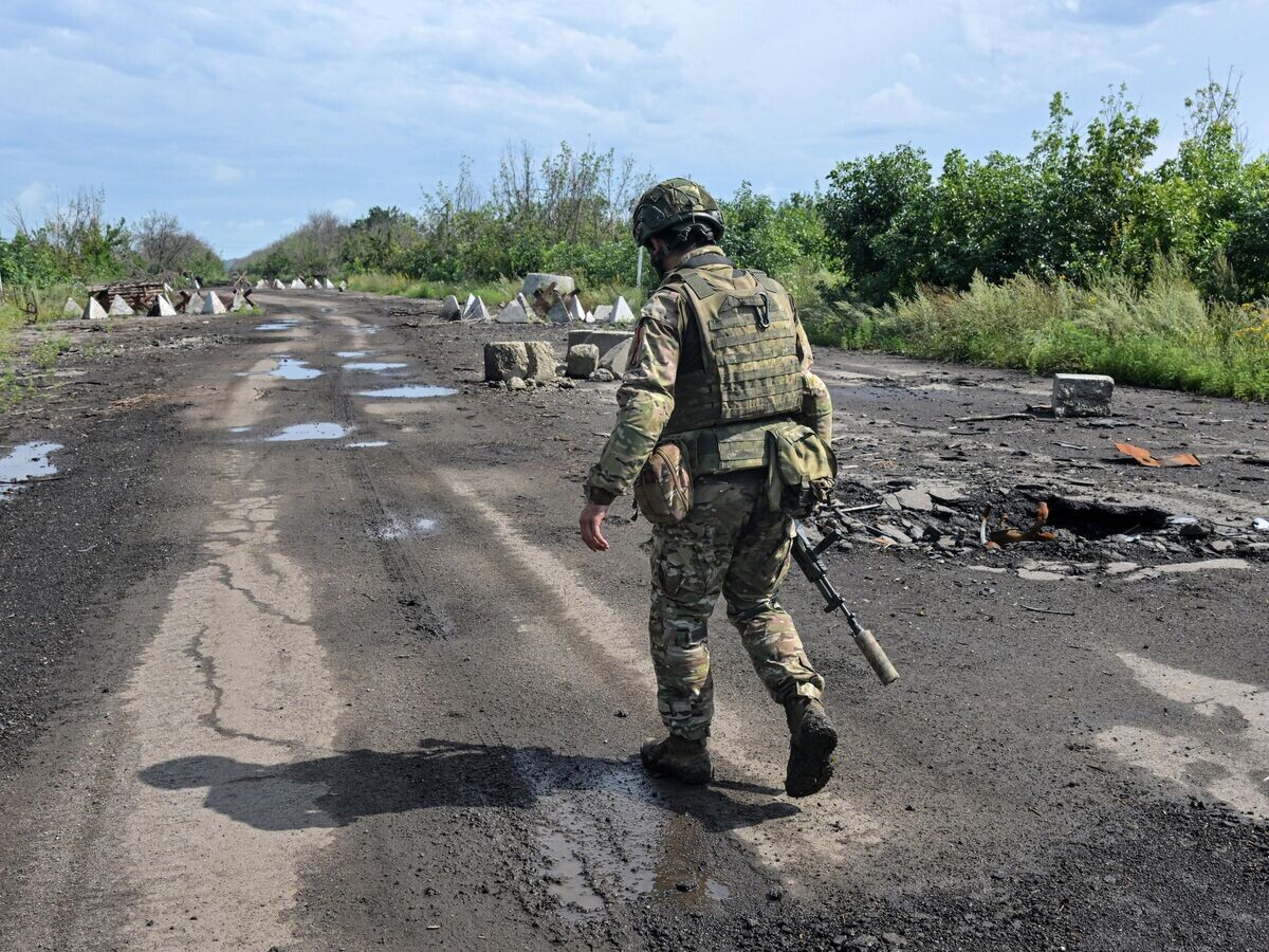    Военнослужащий ВС РФ на Купянском направлении в зоне специальной военной операции© РИА Новости / Евгений Биятов