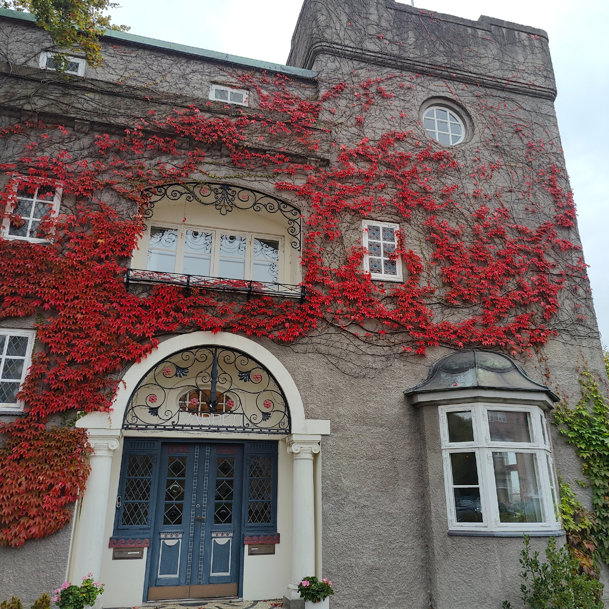 Красивый дом