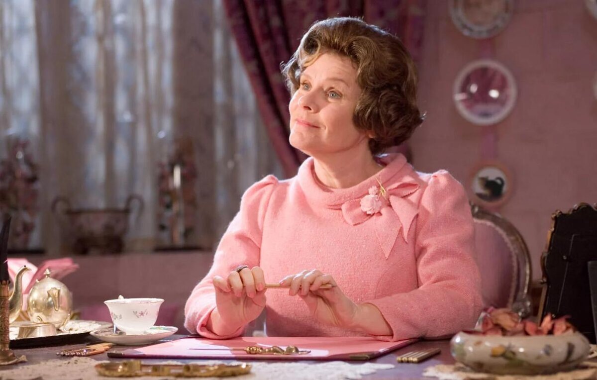 Профессор Долорес Амбридж (персонаж из книги Дж.Роулинг)