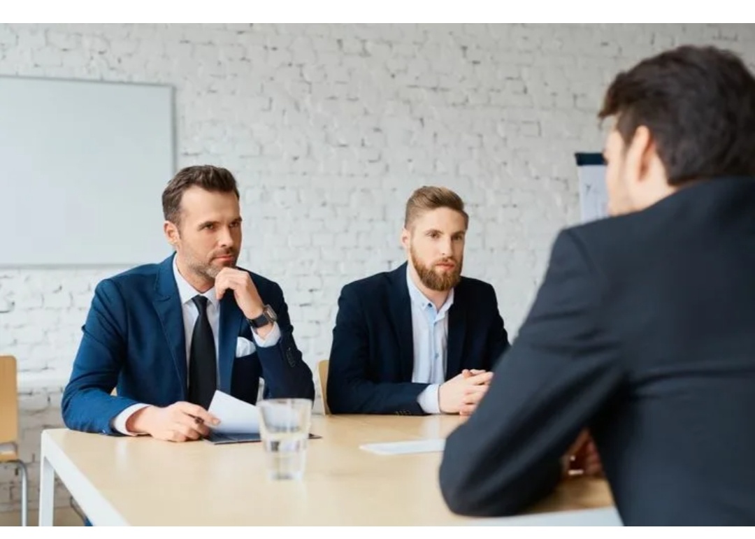 При виде этой картинки  с простор интернета сразу вспомнилось одно из собеседований. Со мной общался одновременно управляющий розницей и руководитель по Москве