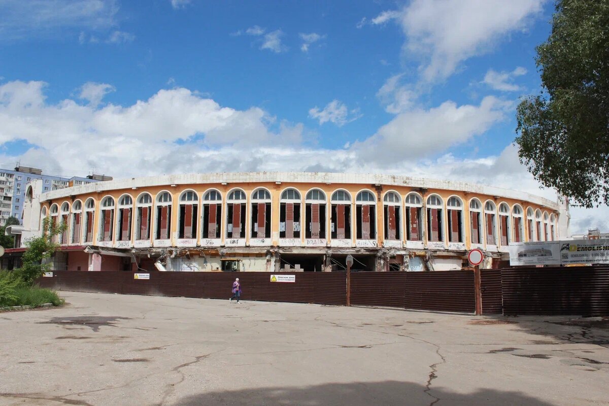 Самарский ТЦ "Колизей" перед сносом в 2022 году. Фото: Владимир Котмишев