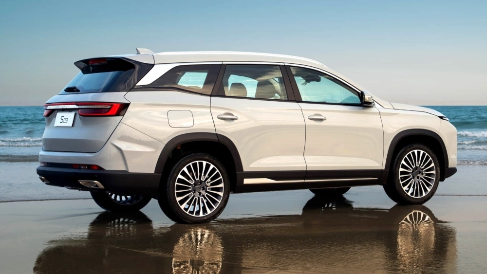 На фото: Кроссовер Soueast S09