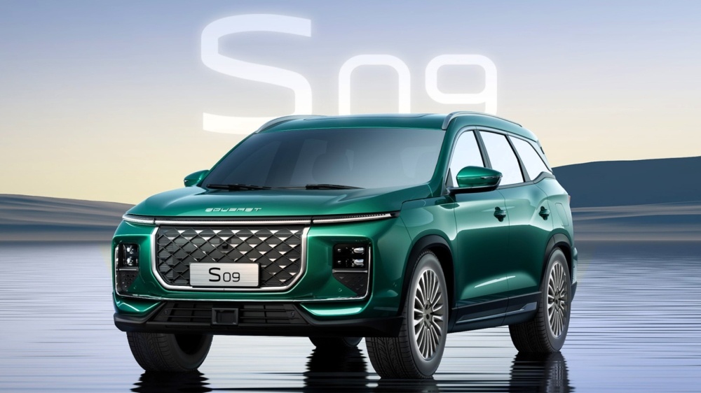 На фото: Кроссовер Soueast S09