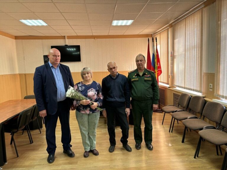    В Соль-Илецком округе родным бойцов Ильдара Хафизова и Вячеслава Аверкина вручили госнаграды Андрей Севостьянов