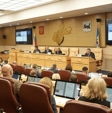 Сессия областного парламента 16 октября обсудила сразу два вопроса рабочей повестки, касающихся перспектив развития Прибайкалья. Закон о стратегии социально-экономического развития Иркутской области на период до 2036 года действует с января 2022-го, и за это время у депутатов и правительства региона, обсуждающих эти вопросы, прежде всего, в рамках Стратегического совета, появилось немало предложений по дополнению, уточнению и совершенствованию документа.