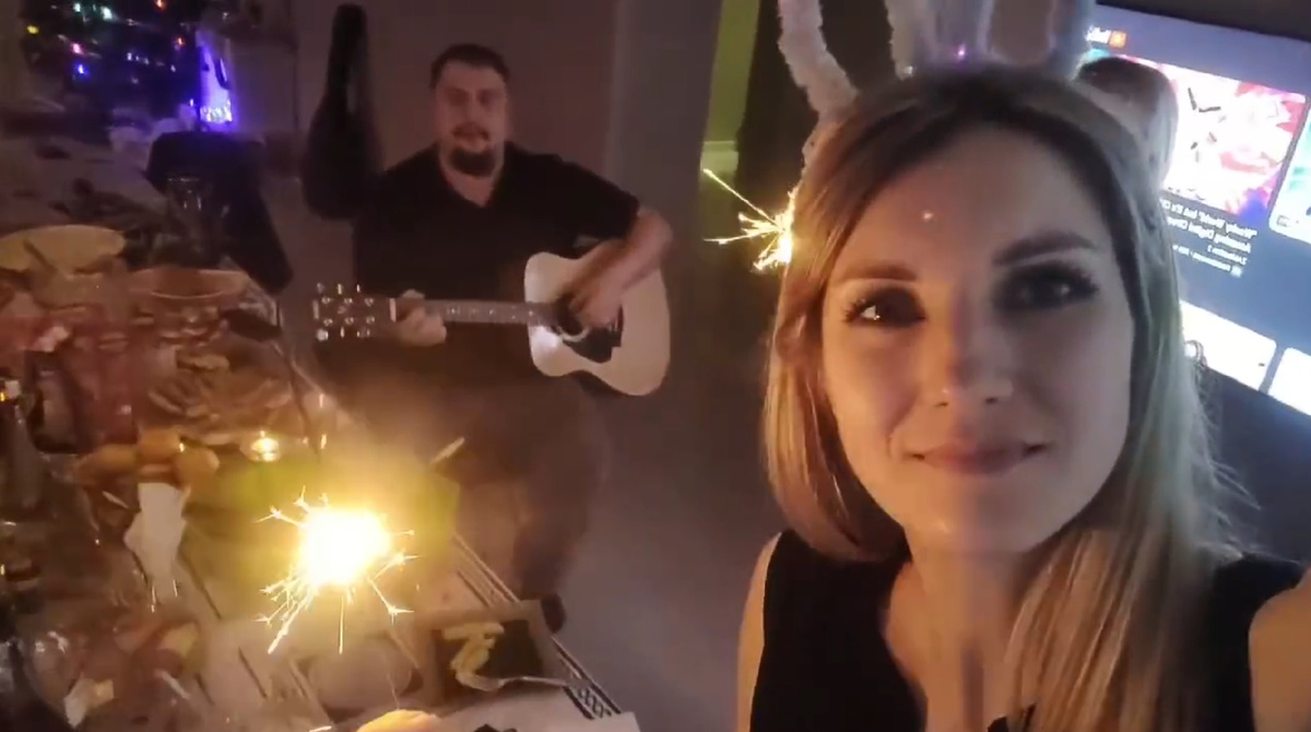 Песни под гитару до утра, хорошо, соседей нет😁