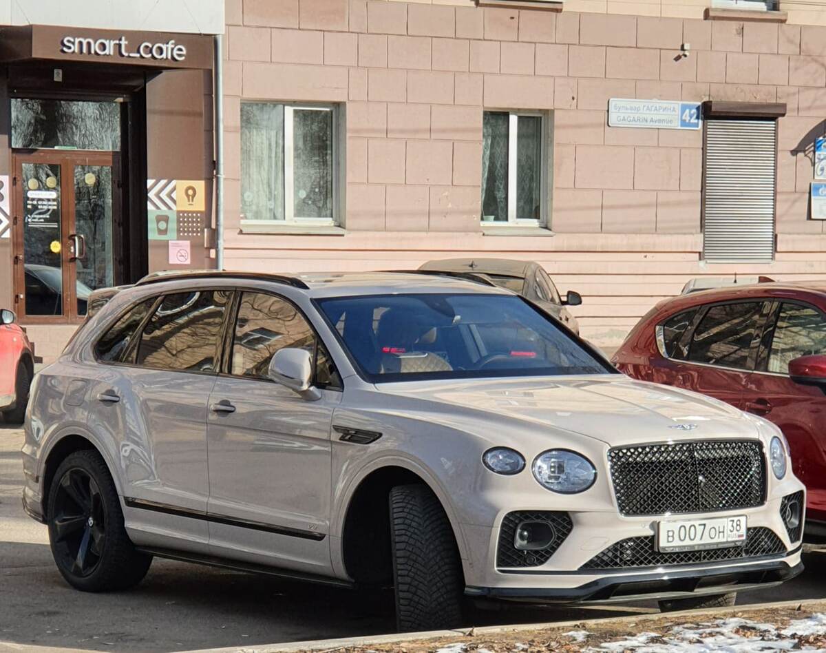Bentley Bentayga - самая популярная модель люкс-класса в России по итогам сентября 2024 года.