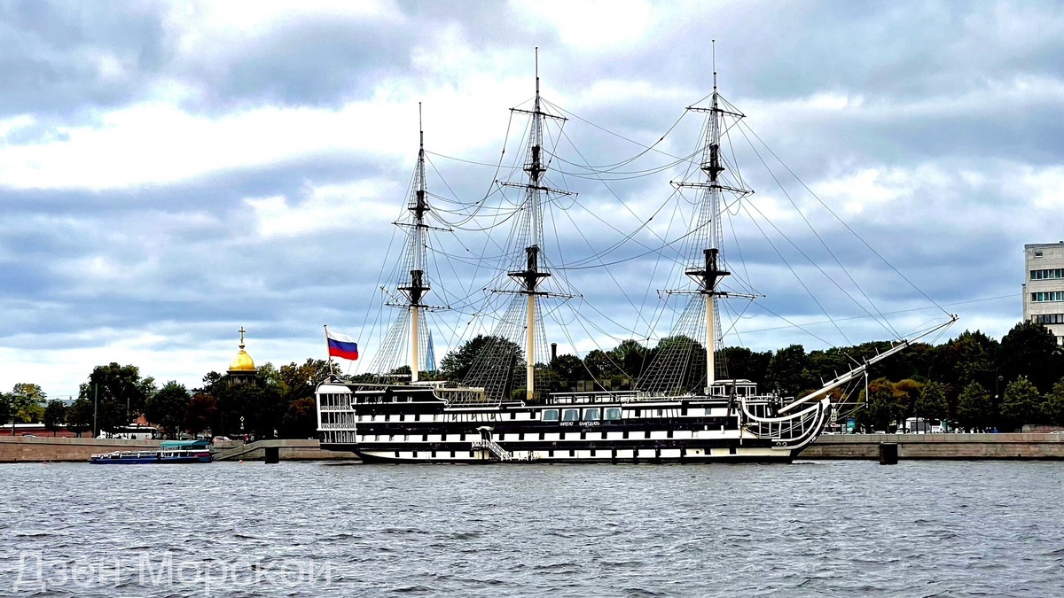 Плавучий ресторан "Фрегат Благодать". 